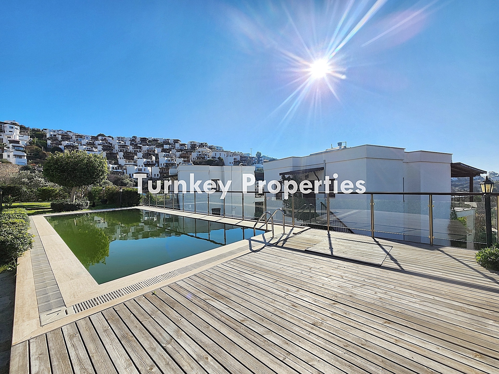 Gümüşlük Koyunbaba Satılık Bahçe Katı Daire Plaja Yakın Site İçi