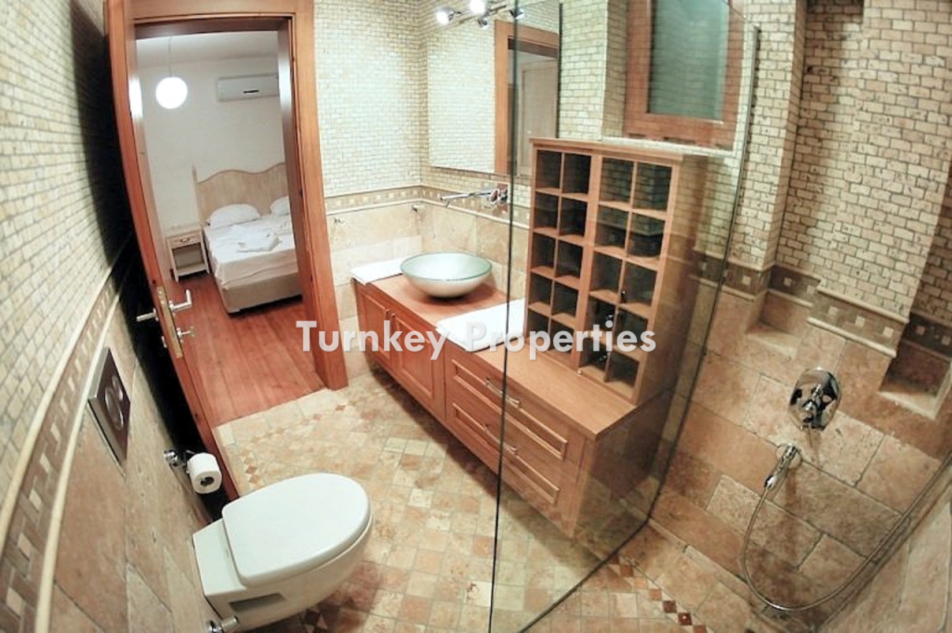 Gümüşlük Satılık Müstakil Tek Katlı Özel Havuzlu Bahçeli Villa