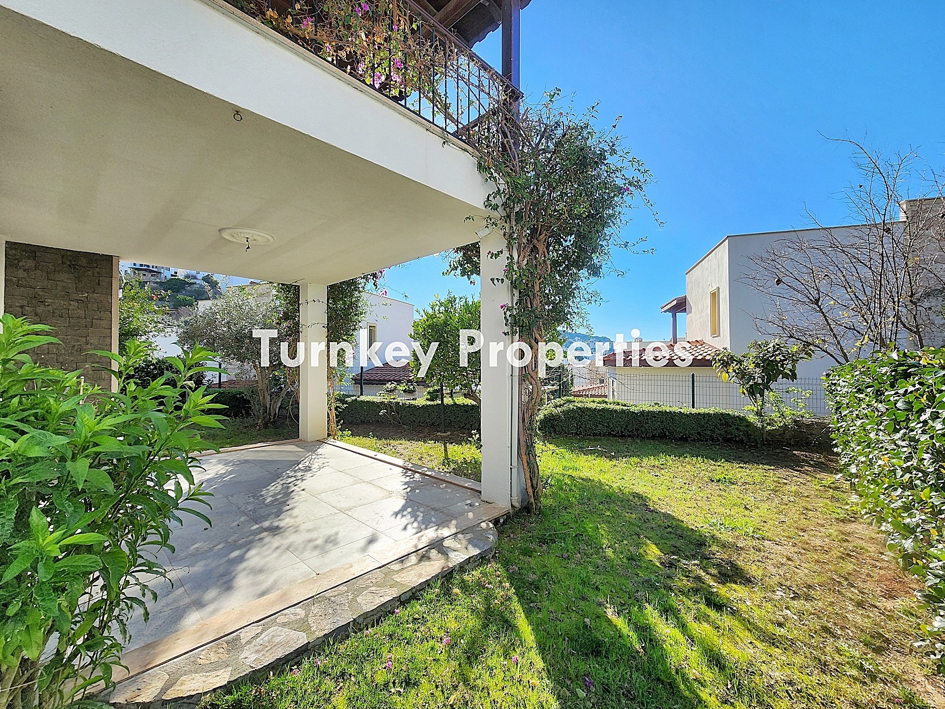 Gümüşlük Koyunbaba Satılık Bahçe Katı Daire Plaja Yakın Site İçi