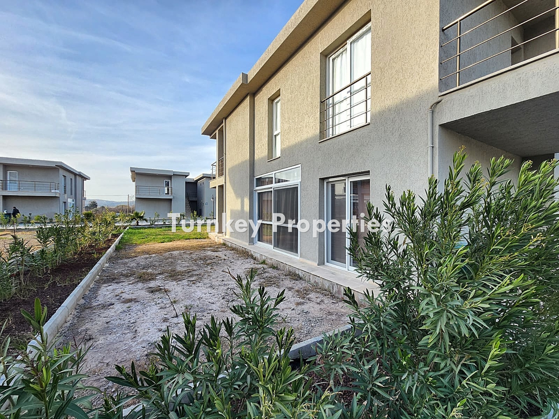 Meşelik Poyrazköy Sitesi Satılık Bahçe Katı Daire Ortak Havuzlu