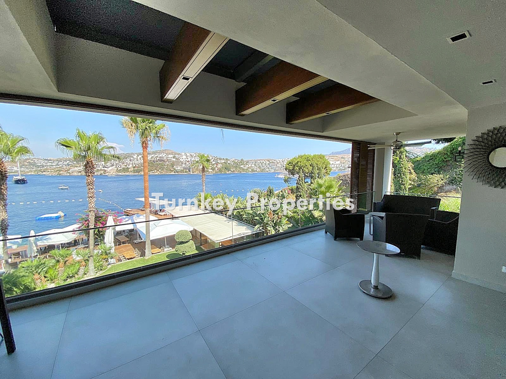 Gündoğan'da Satılık Denize Sıfır Ultra-Lüks, Full Eşyalı 5+1 Daire