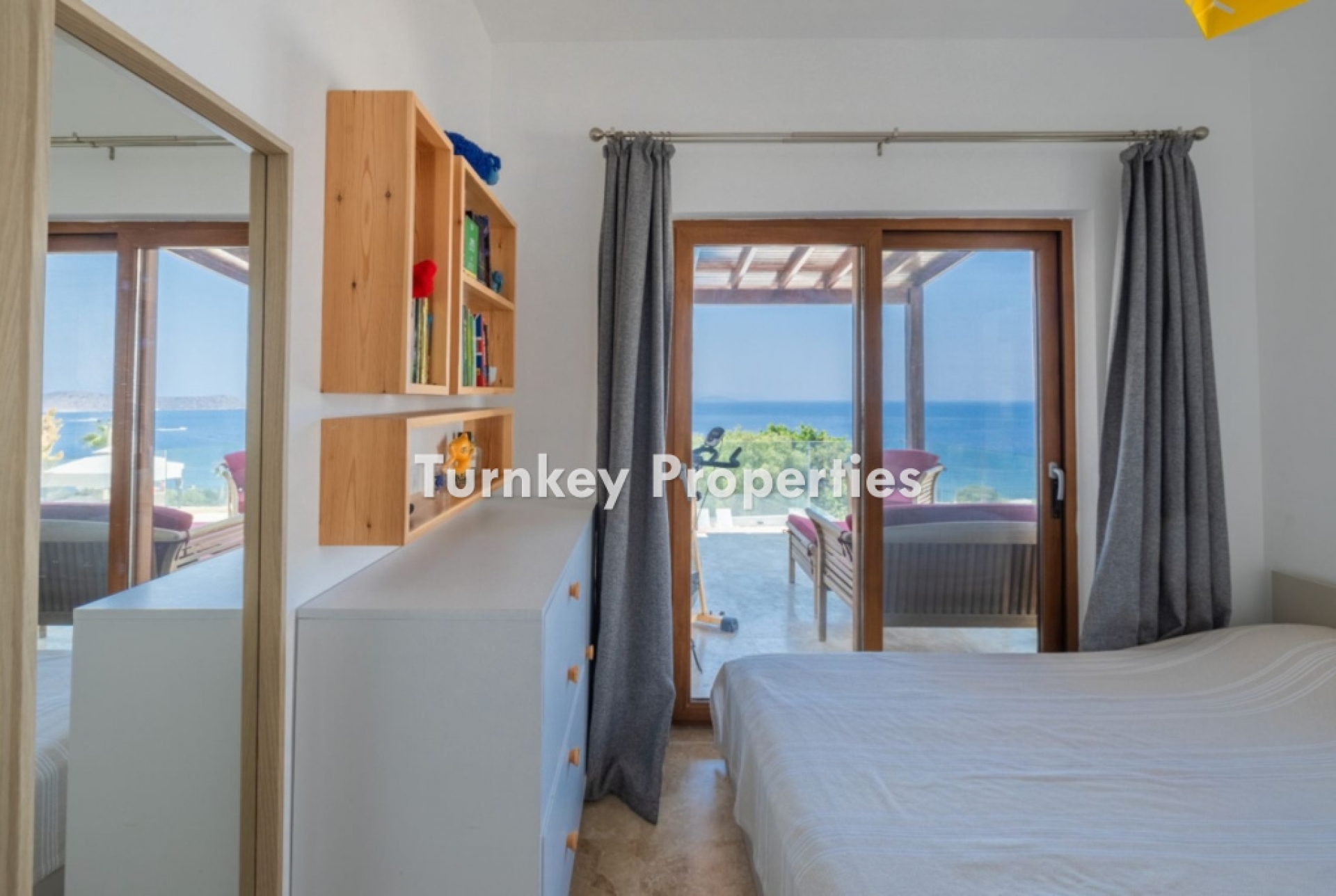 Gümüşlük Satılık Dubleks Villa Deniz Manzaralı Özel Havuzlu