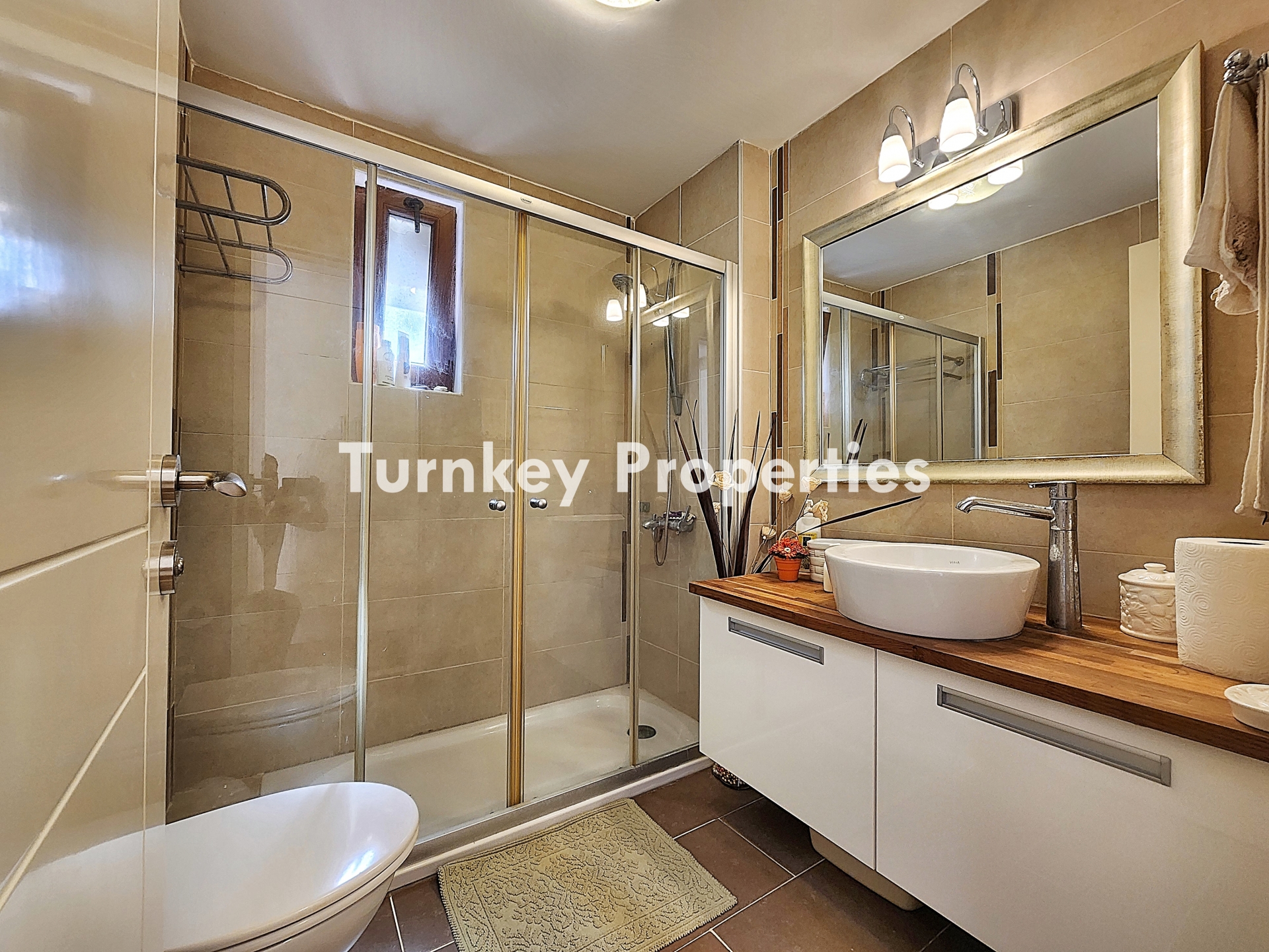 Bodrum Denize Sıfır Satılık Yazlık | Özel İskelesi, Denize Sıfır Plaj Alanı, Restoranı ve Sosyal İmkanlarıyla Eksiksiz bir Yaşam