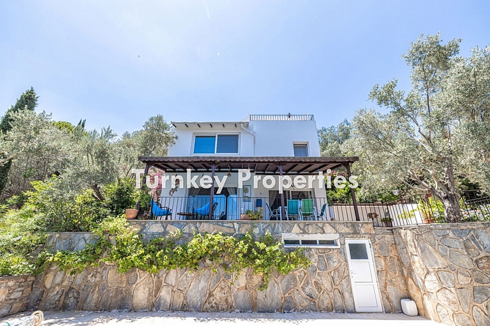 Torba Satılık Villa Deniz Manzaralı Özel Havuzlu Geniş Bahçeli Ev