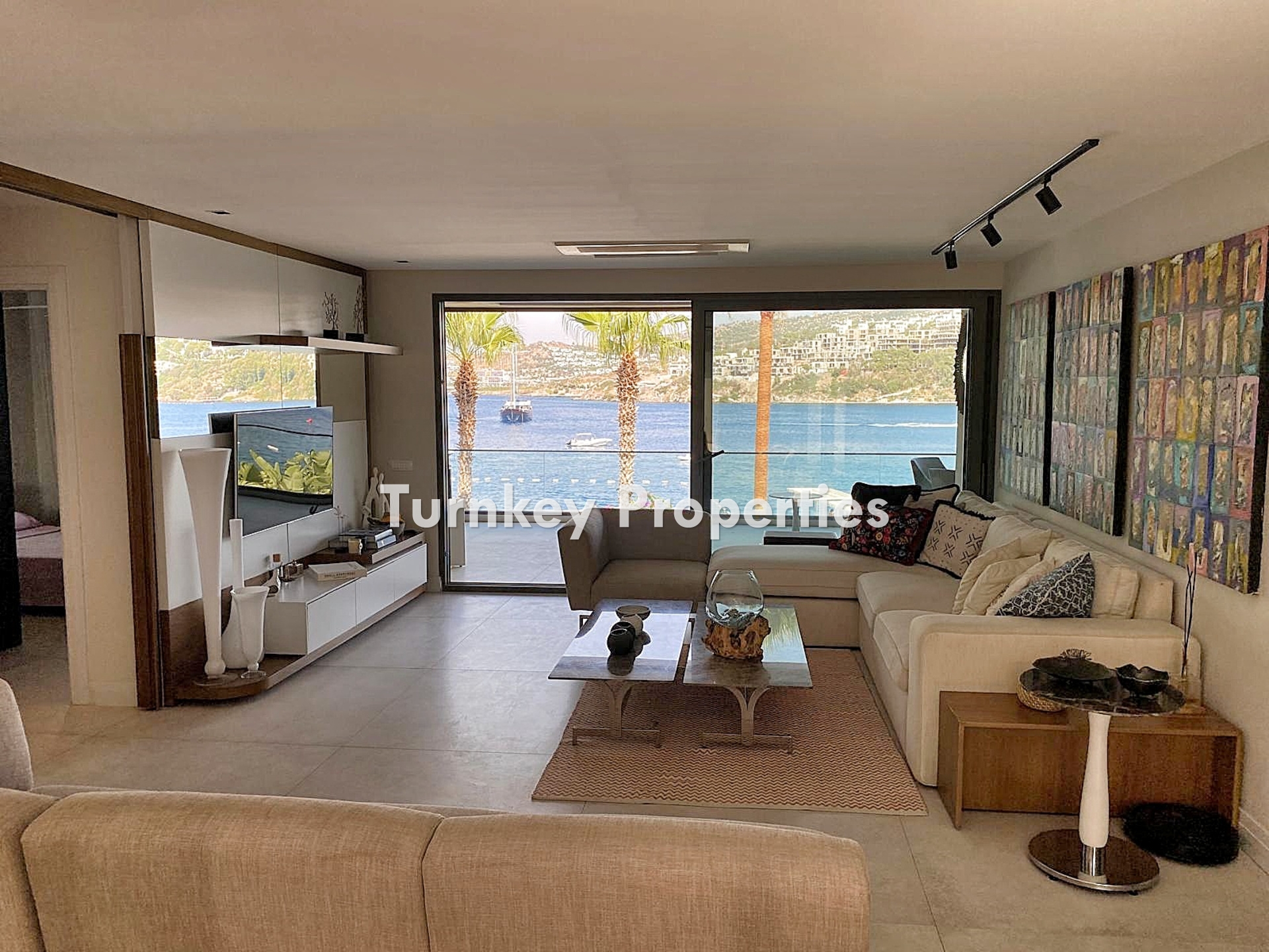 Gündoğan'da Satılık Denize Sıfır Ultra-Lüks, Full Eşyalı 5+1 Daire