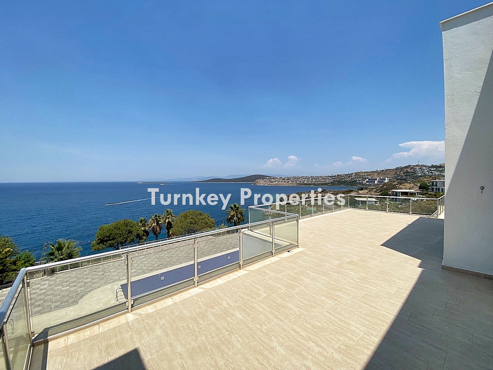 Gündoğan Satılık Villa Denize Sıfır Özel İskeleli Deniz Manzaralı