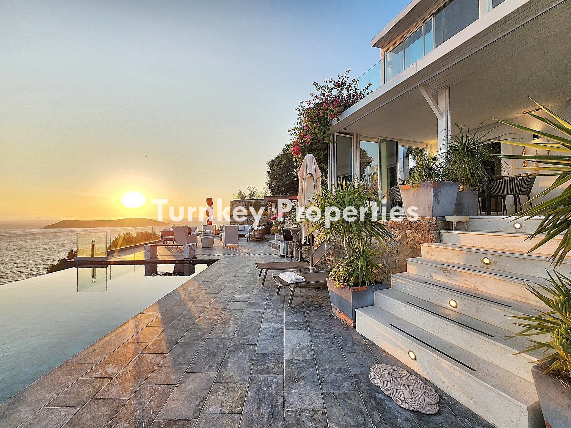 Bodrum Gümüşlük Satılık Villa Yunan Adaları ve Gün Batımı Manzara