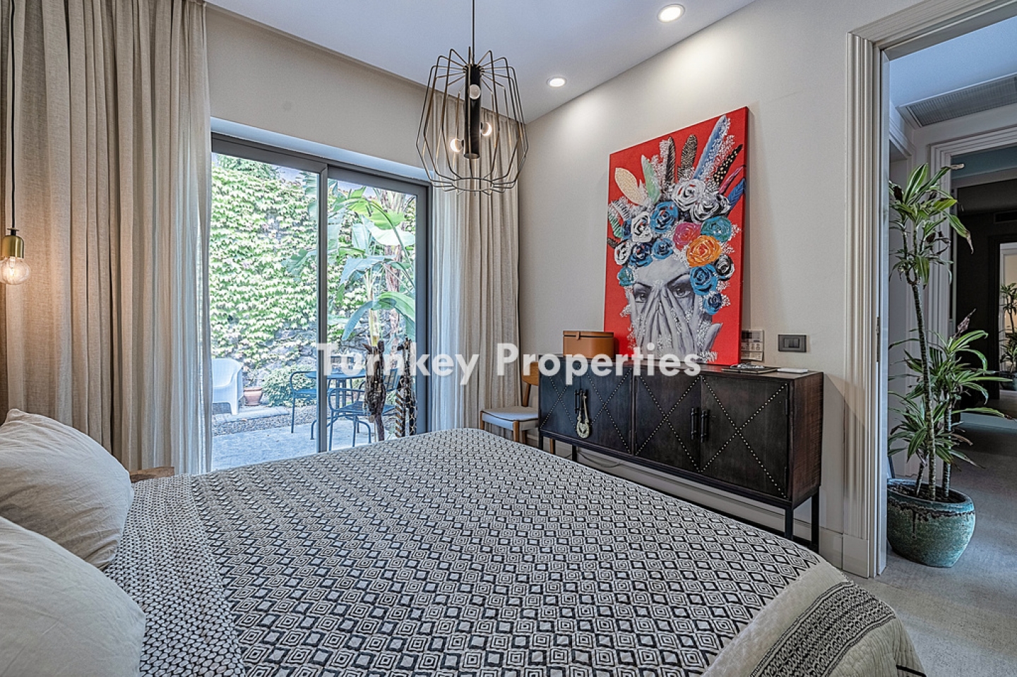 Dibeklihan Satılık Villa Tek Katlı Özel Bahçeli Infinity Havuzlu