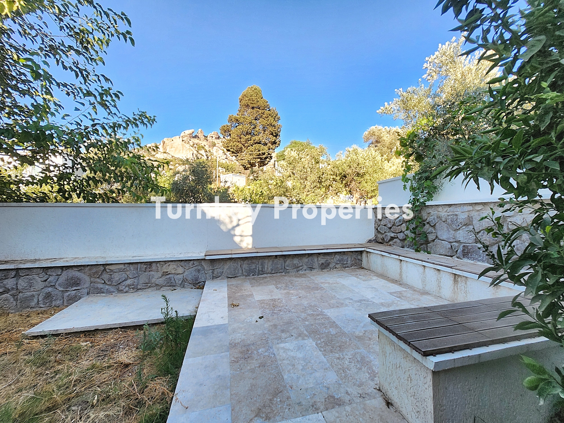 Satıldı - Gündoğan Satılık Bahçe Katı Daire Doğal Taşlı Peyzajlı