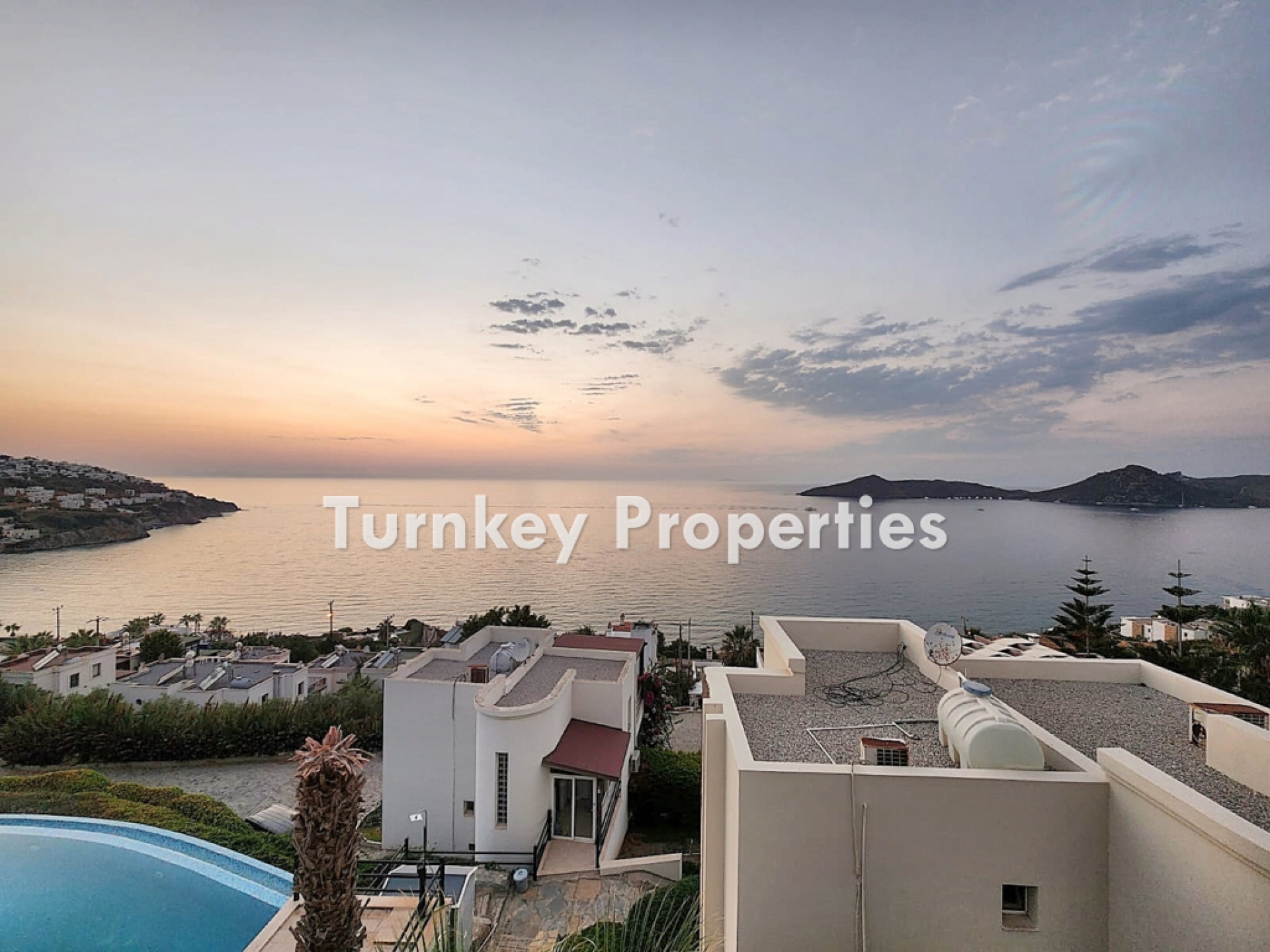 Yalıkavak Satılık Deniz Manzaralı Özel Havuzlu Villa Site içinde