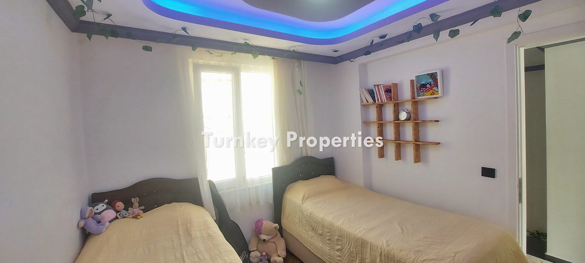 Milas, Boğaziçi’nde Denize Sıfır Site Deniz Manzaralı Satılık Villa