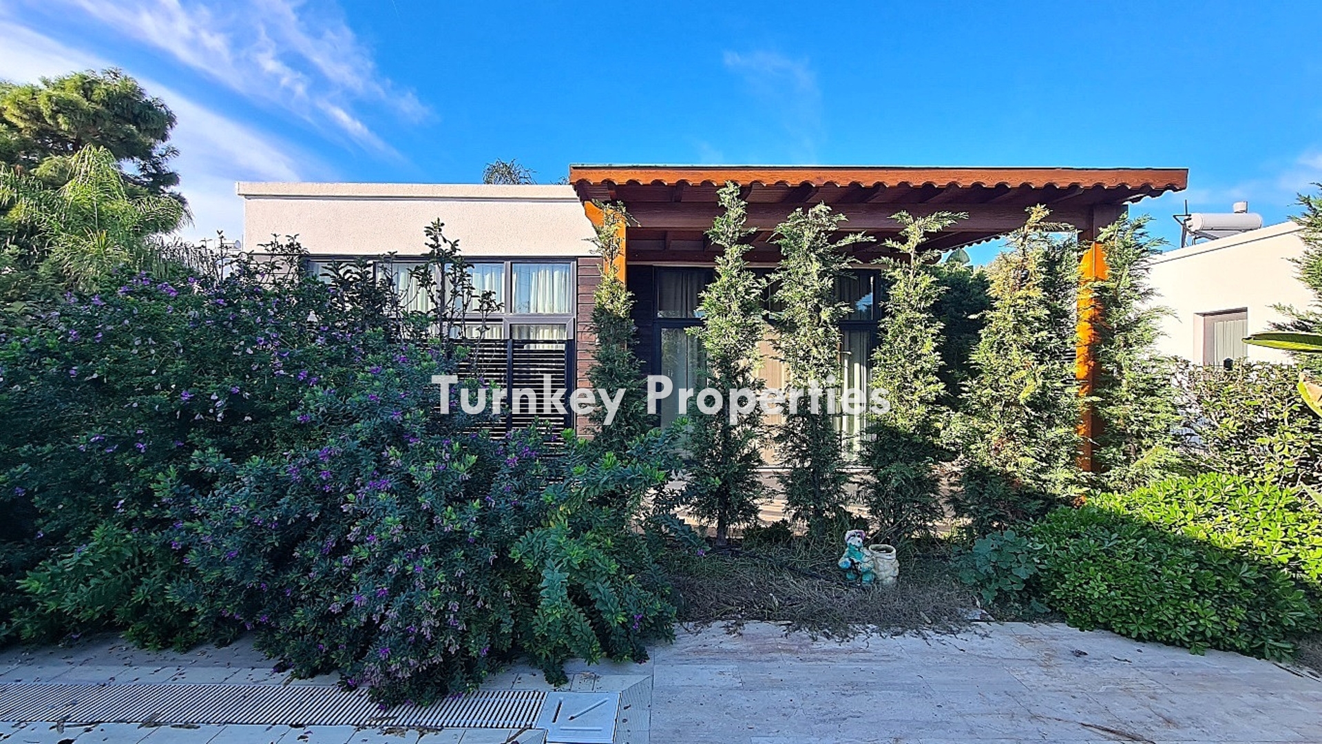 Ortakent Yahşi Satılık Villa Sahile Yakın Tek Katlı Bahçeli Ev