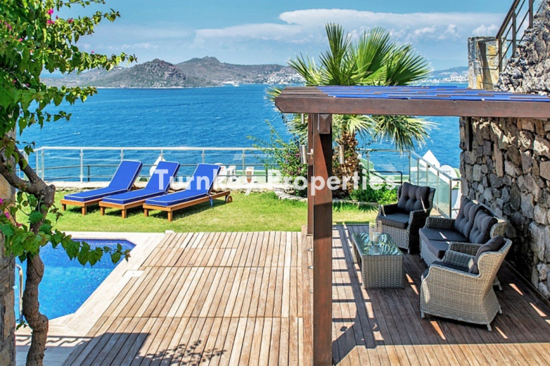 Bodrum Yalıkavak Satılık Villa Yalıkavak Marina Manzaralı Havuzlu