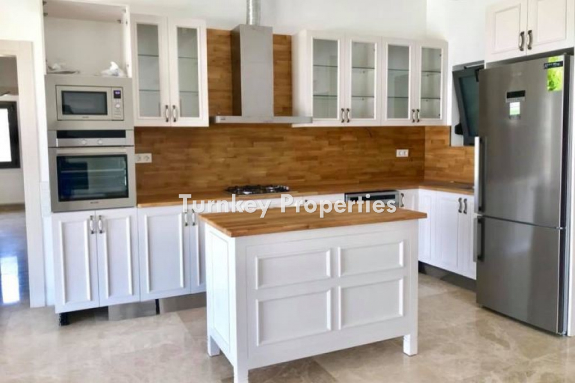 Gümüşlük Satılık Müstakil Tek Katlı Özel Havuzlu Bahçeli Villa