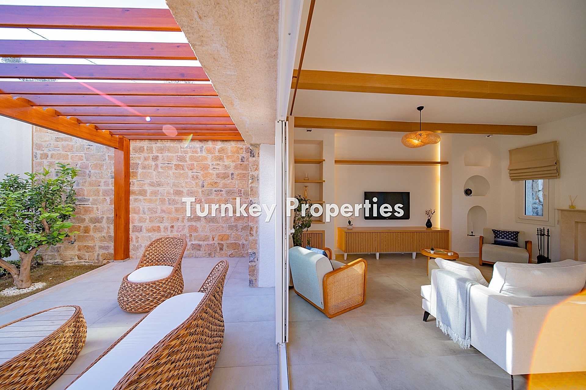 Milas Kemikler'de Sıfır Faiz 24 Ay Vade ile Lüks Villalar Havuzlu