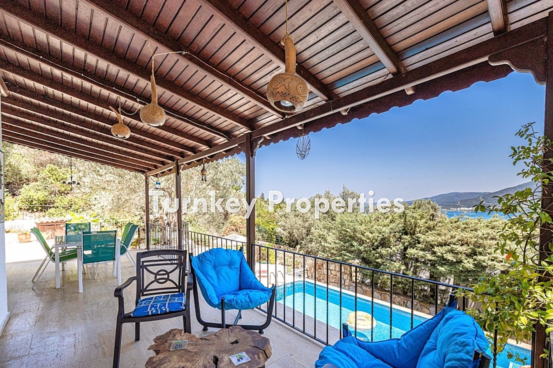 Torba Satılık Villa Deniz Manzaralı Özel Havuzlu Geniş Bahçeli Ev