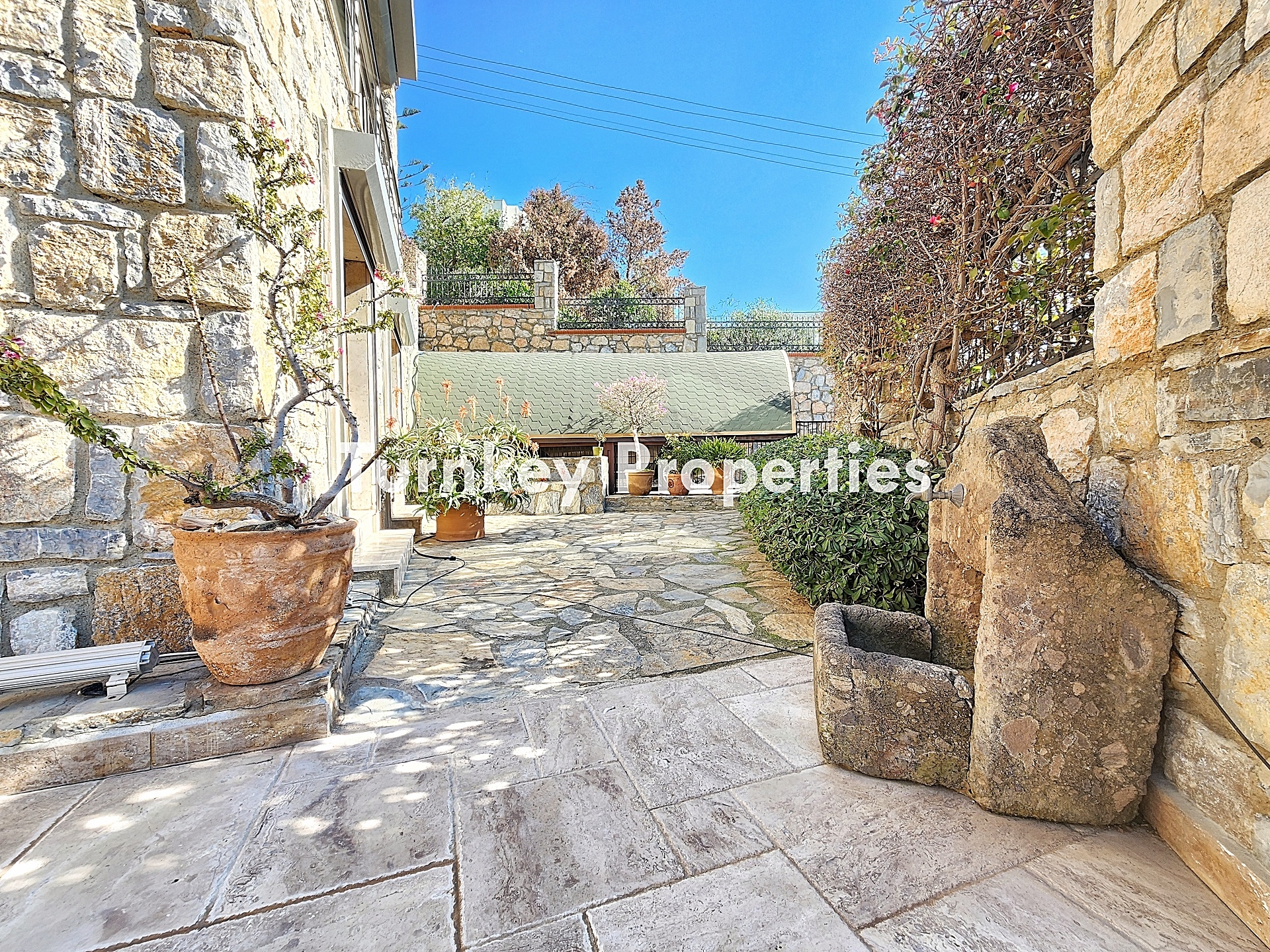 Bodrum Merkez Satılık Ev Deniz Manzaralı Bahçeli Özel Konumda Ev