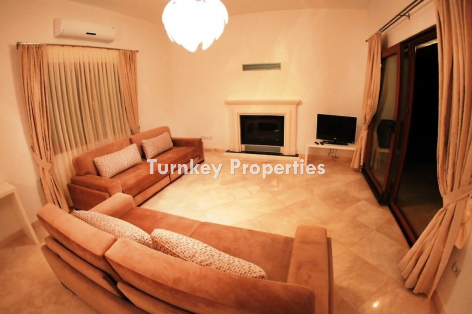 Gümüşlük Satılık Müstakil Tek Katlı Özel Havuzlu Bahçeli Villa