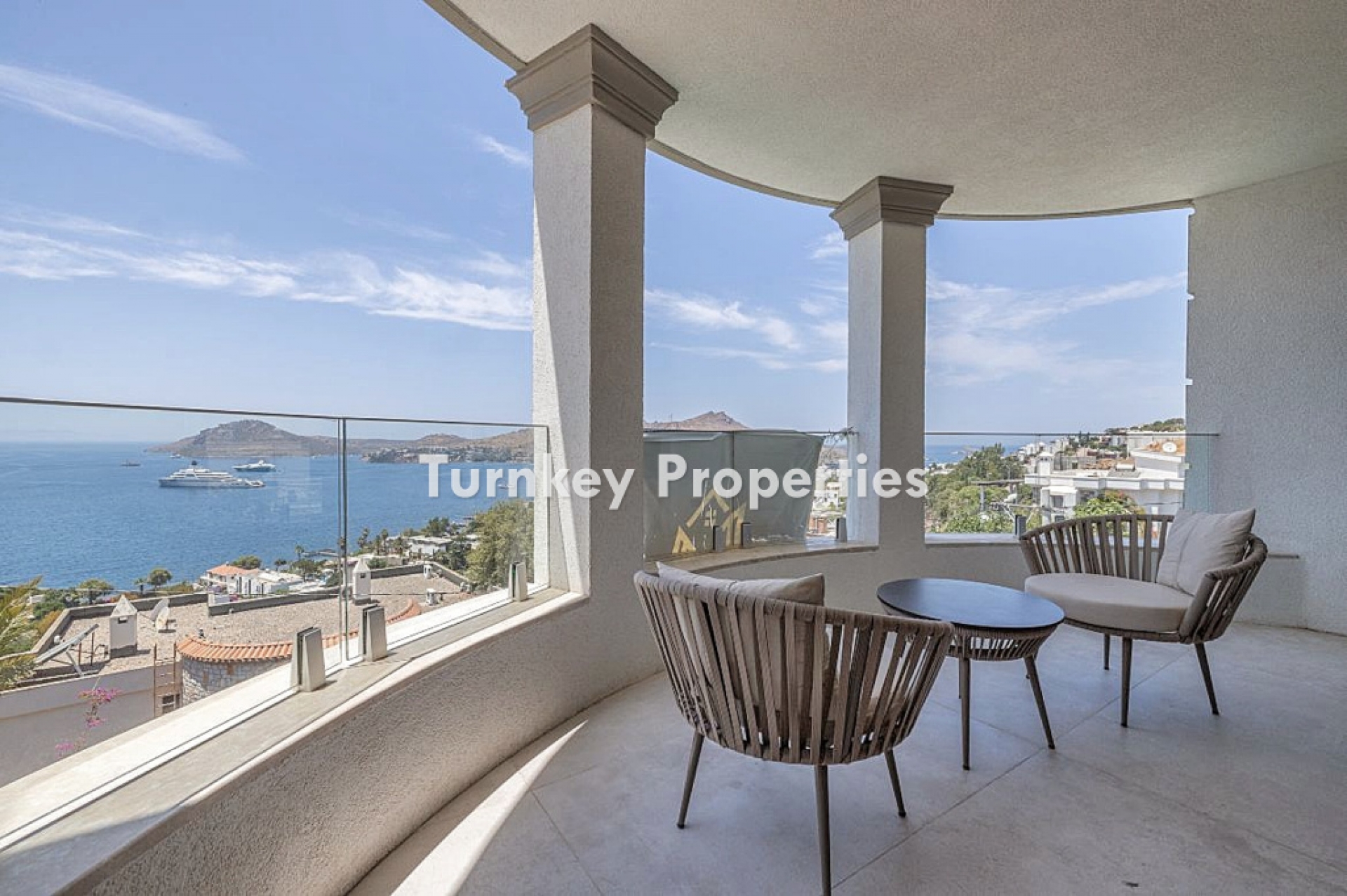 Yalıkavak Satılık Villa Geniş Yaşam Alanlı Marina Manzaralı