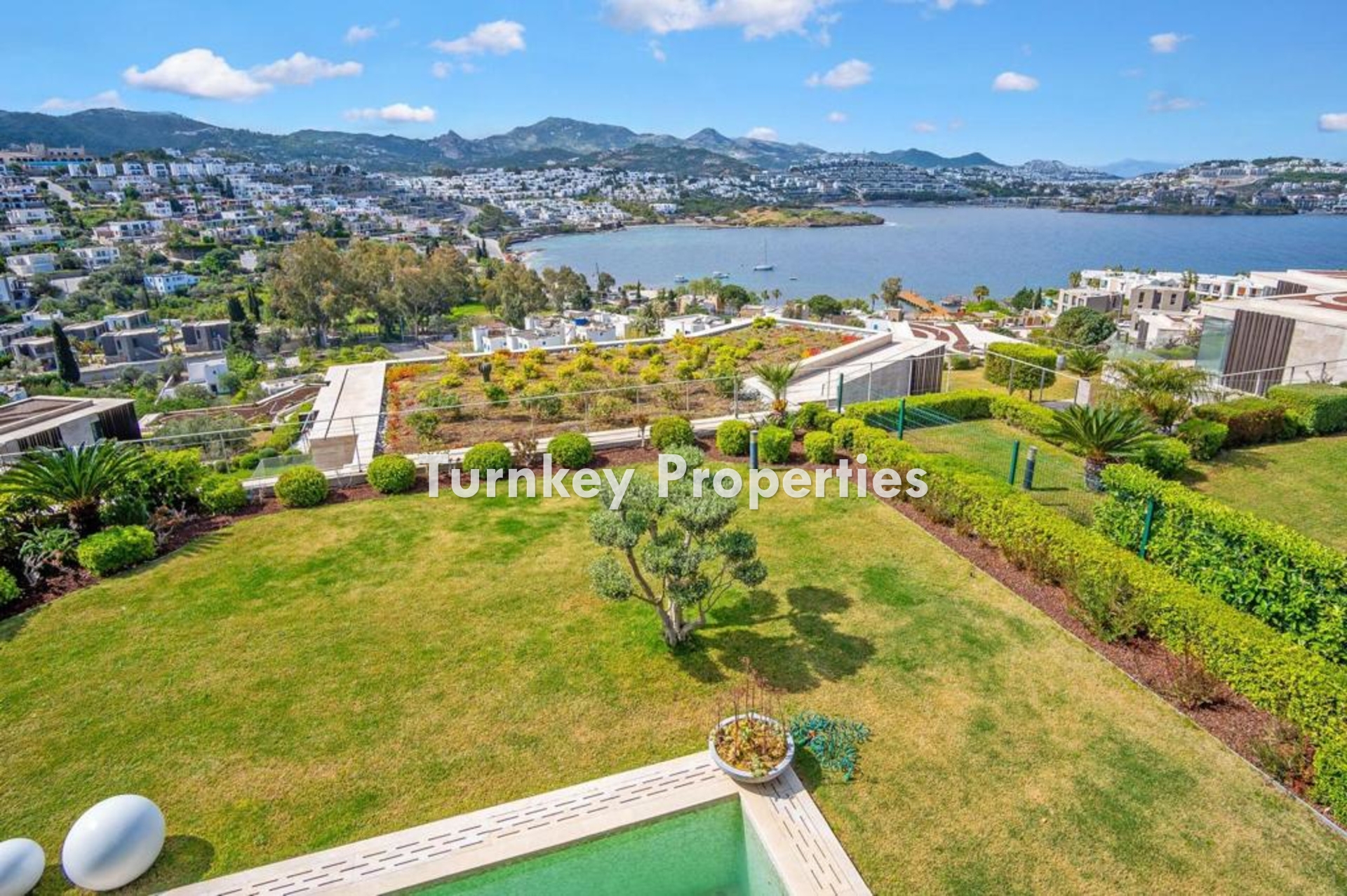 Bodrum Yalıkavak Satılık Villa Denize Sıfır Özel Havuzlu Modern