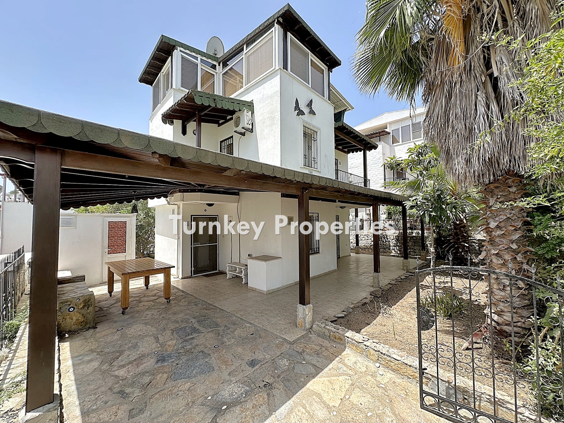 Boğaziçi'nde Satılık 3+1, Geniş Bahçeli Müstakil Villa 
