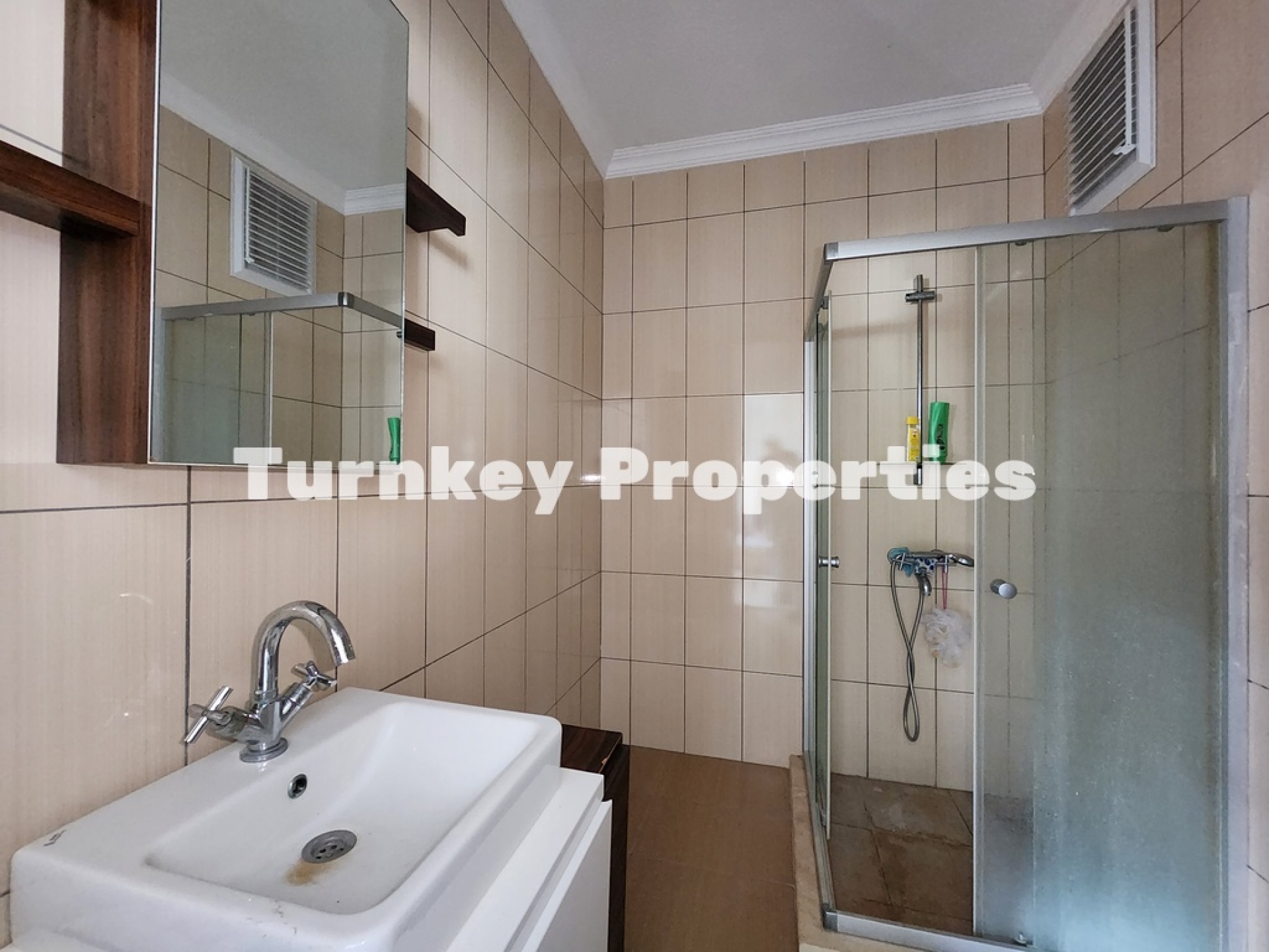 Dörttepe'de Satılık Bahçe Katı – Doğa ile İç İçe Yaşam, Yüksek Kira Getirisi