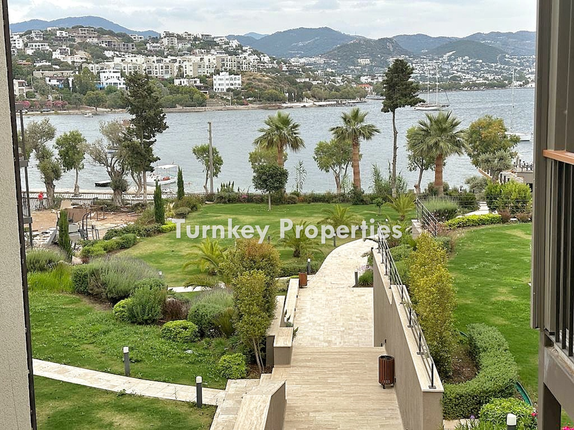 Yalıkavak Küdür Satılık Daire Denize Sıfır Geniş Bahçeli Site