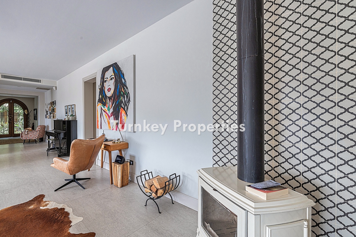 Dibeklihan Satılık Villa Tek Katlı Özel Bahçeli Infinity Havuzlu