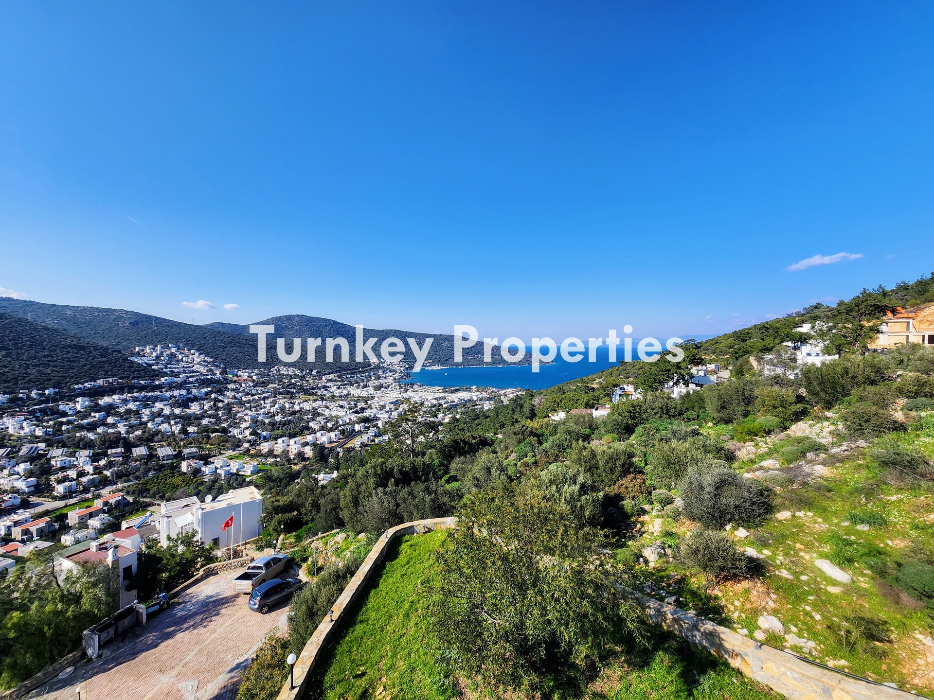 Torba Satılık Deniz Manzaralı Bahçeli Villa Özel Konumda Yaşam