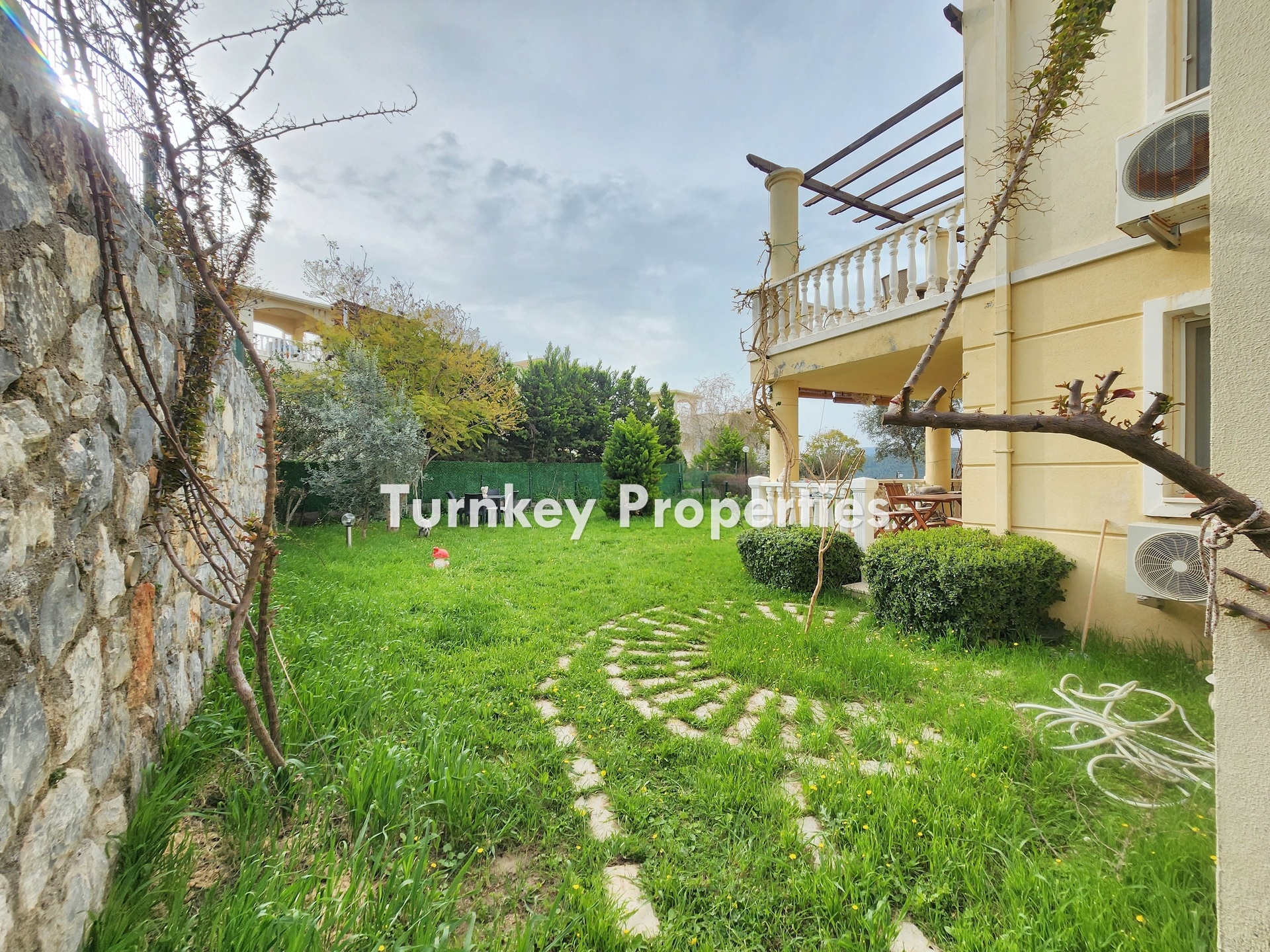 Boğaziçi Flamingo Country Club Satılık Bahçe Katı Daire Göl Manzalı