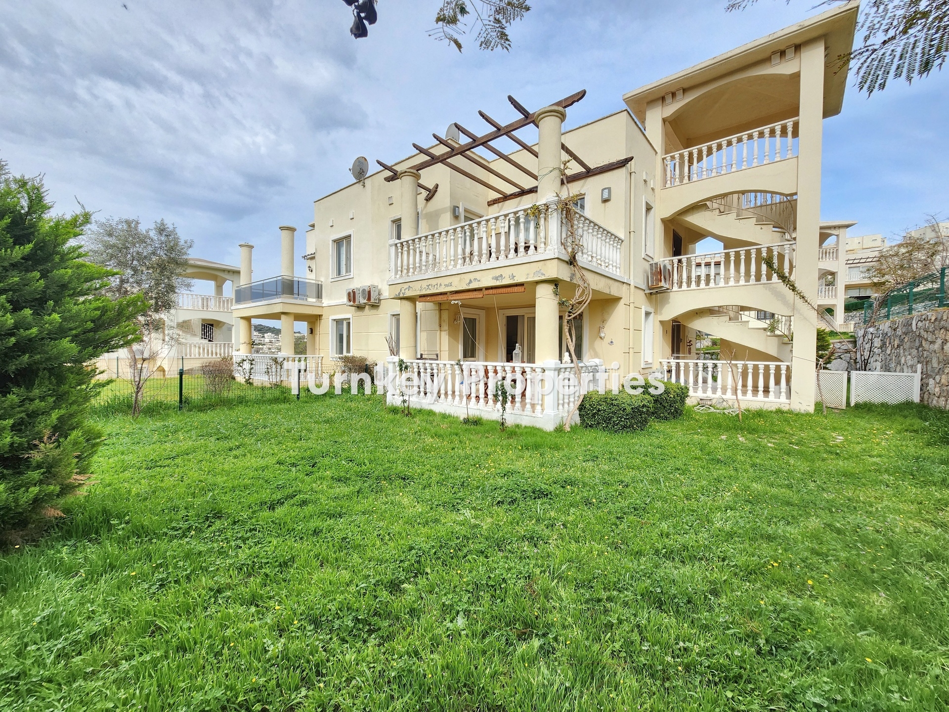 Boğaziçi Flamingo Country Club Satılık Bahçe Katı Daire Göl Manzalı