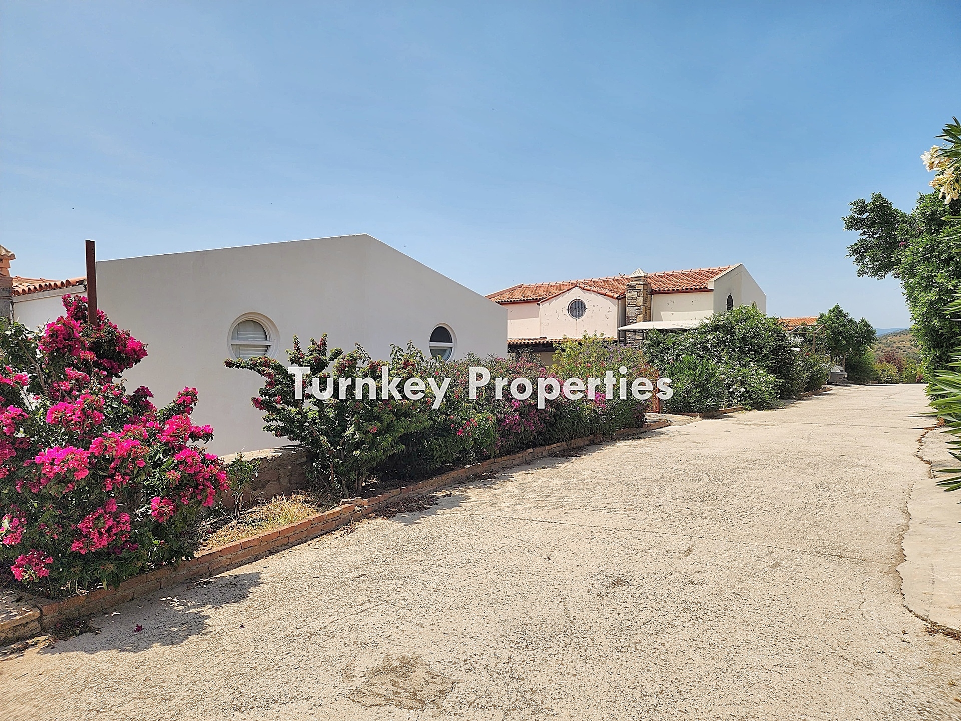 Dörttepe Satılık Dubleks Göl Manzaralı Site İçinde Ev Bahçeli Yeni