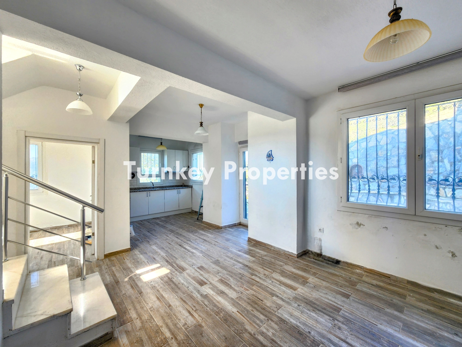 Torba Satılık Deniz Manzaralı Bahçeli Villa Özel Konumda Yaşam