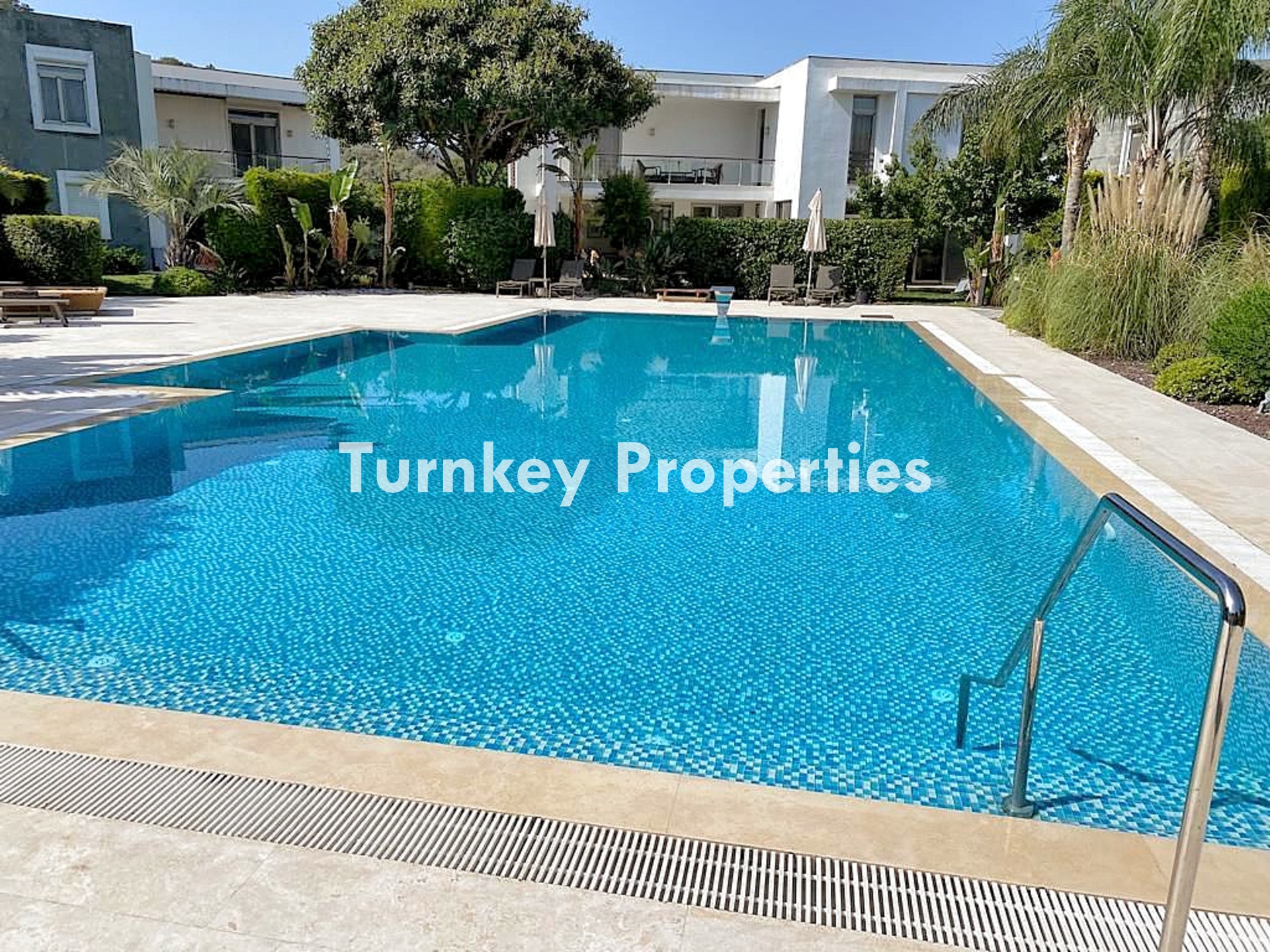 Torba Satılık Villa Denize Sıfır Özel Plajlı Site İçinde Yaşam