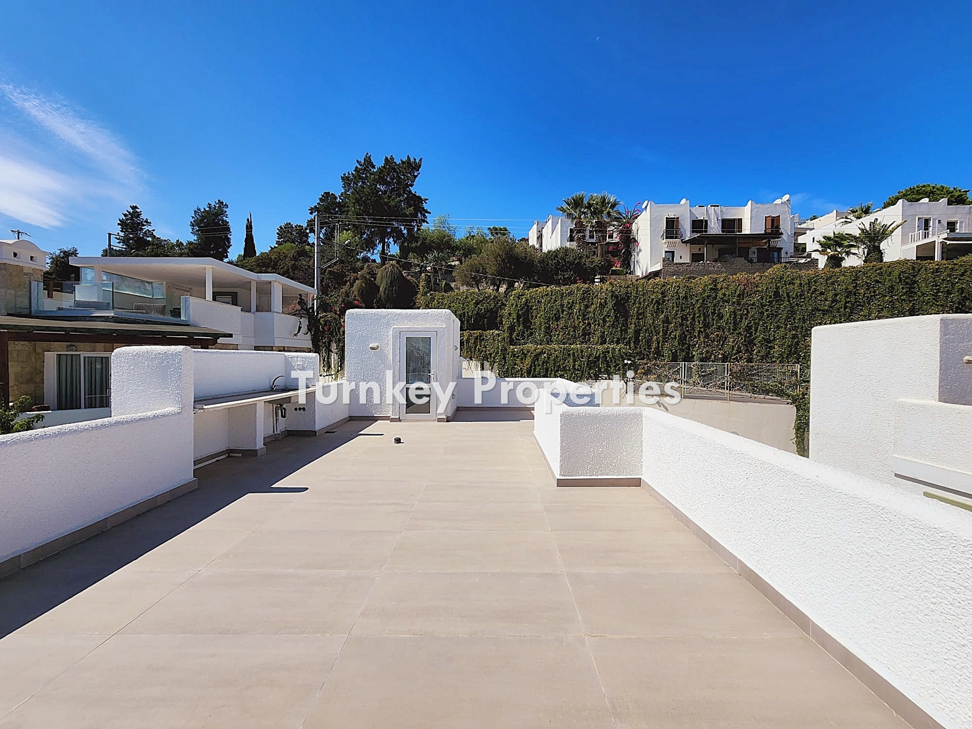 Gündoğan Küçükbük'te Deniz Manzaralı, Bahçeli Satılık Villa