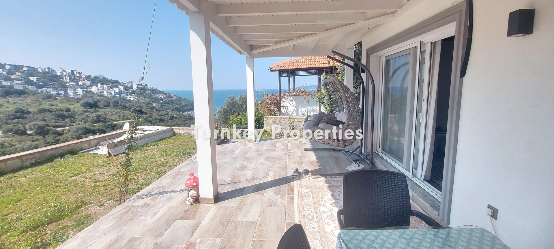 Milas, Boğaziçi’nde Denize Sıfır Site Deniz Manzaralı Satılık Villa