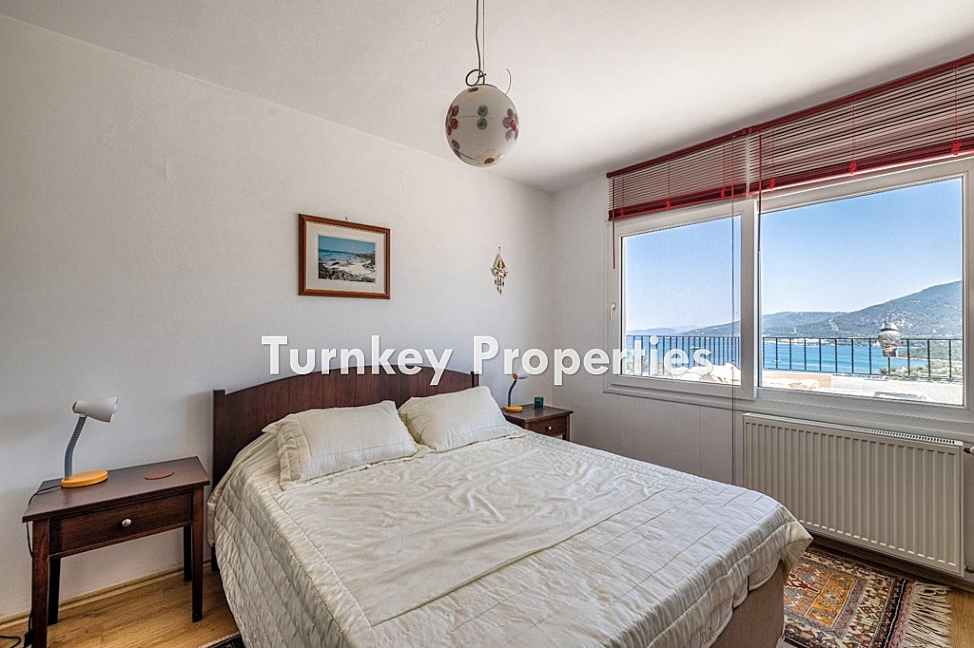 Torba Satılık Villa Deniz Manzaralı Özel Havuzlu Geniş Bahçeli Ev