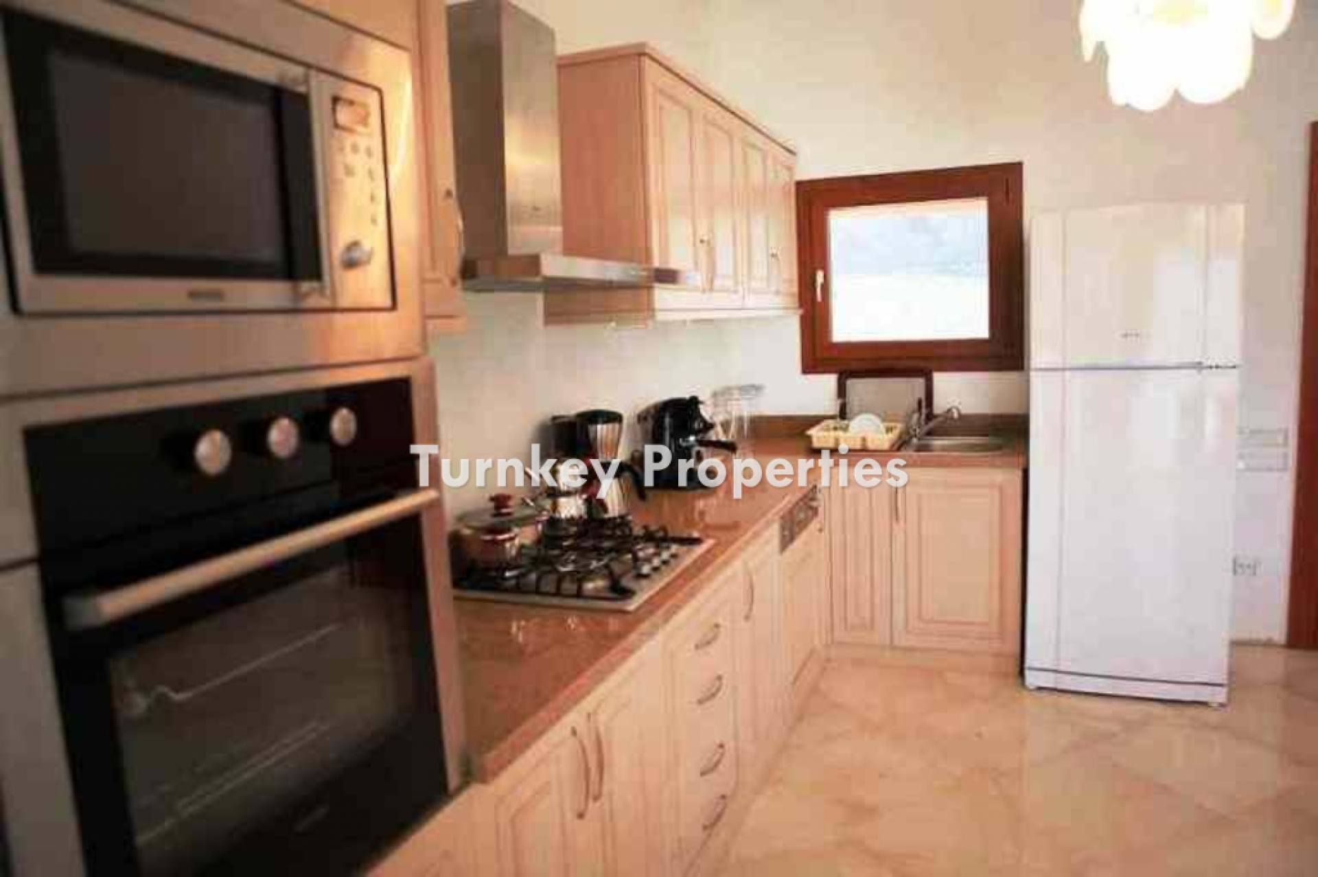 Gümüşlük Satılık Müstakil Tek Katlı Özel Havuzlu Bahçeli Villa