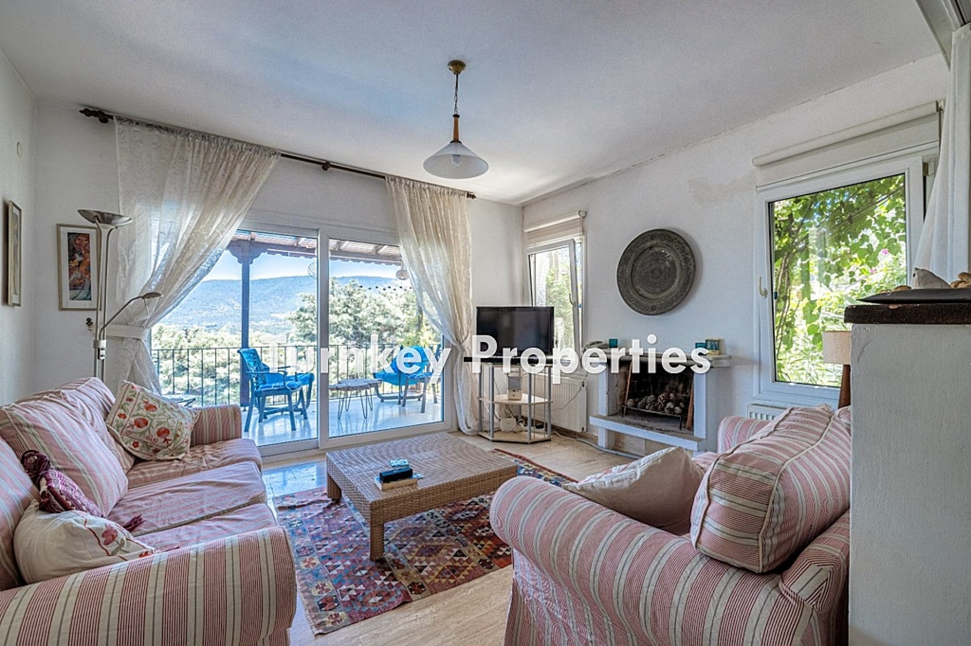 Torba Satılık Villa Deniz Manzaralı Özel Havuzlu Geniş Bahçeli Ev