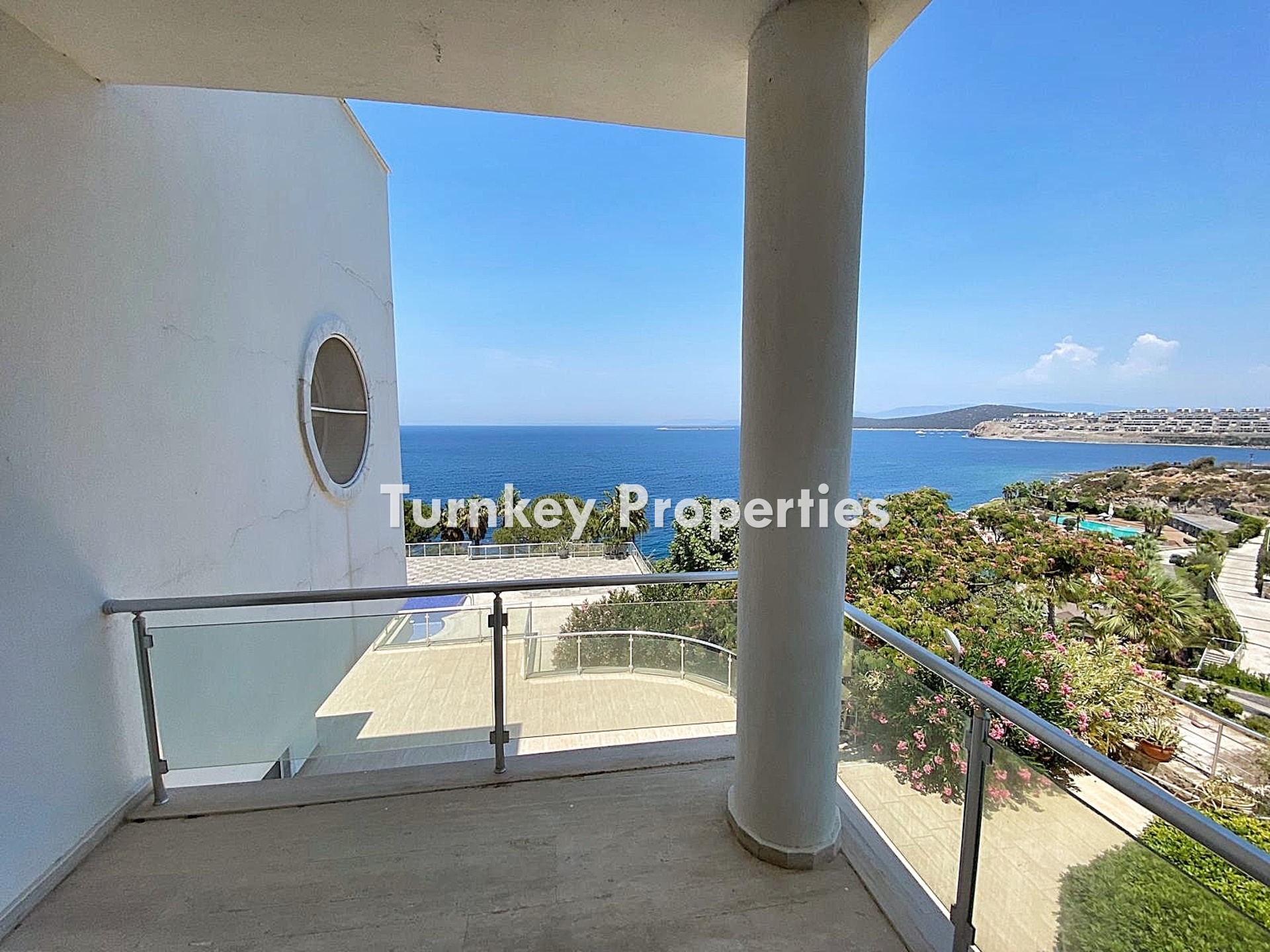 Gündoğan Satılık Villa Denize Sıfır Özel İskeleli Deniz Manzaralı