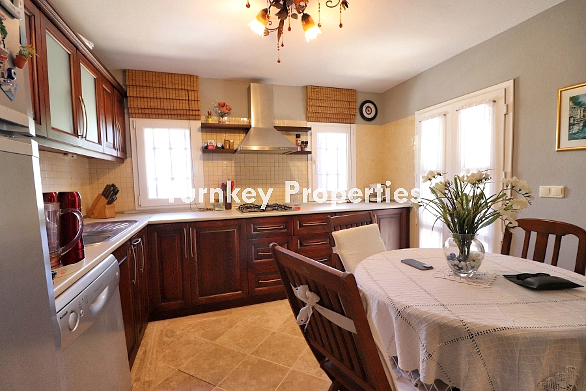 Torba Satılık Müstakil Ev Sahile Yakın Bahçeli Deniz Manzaralı