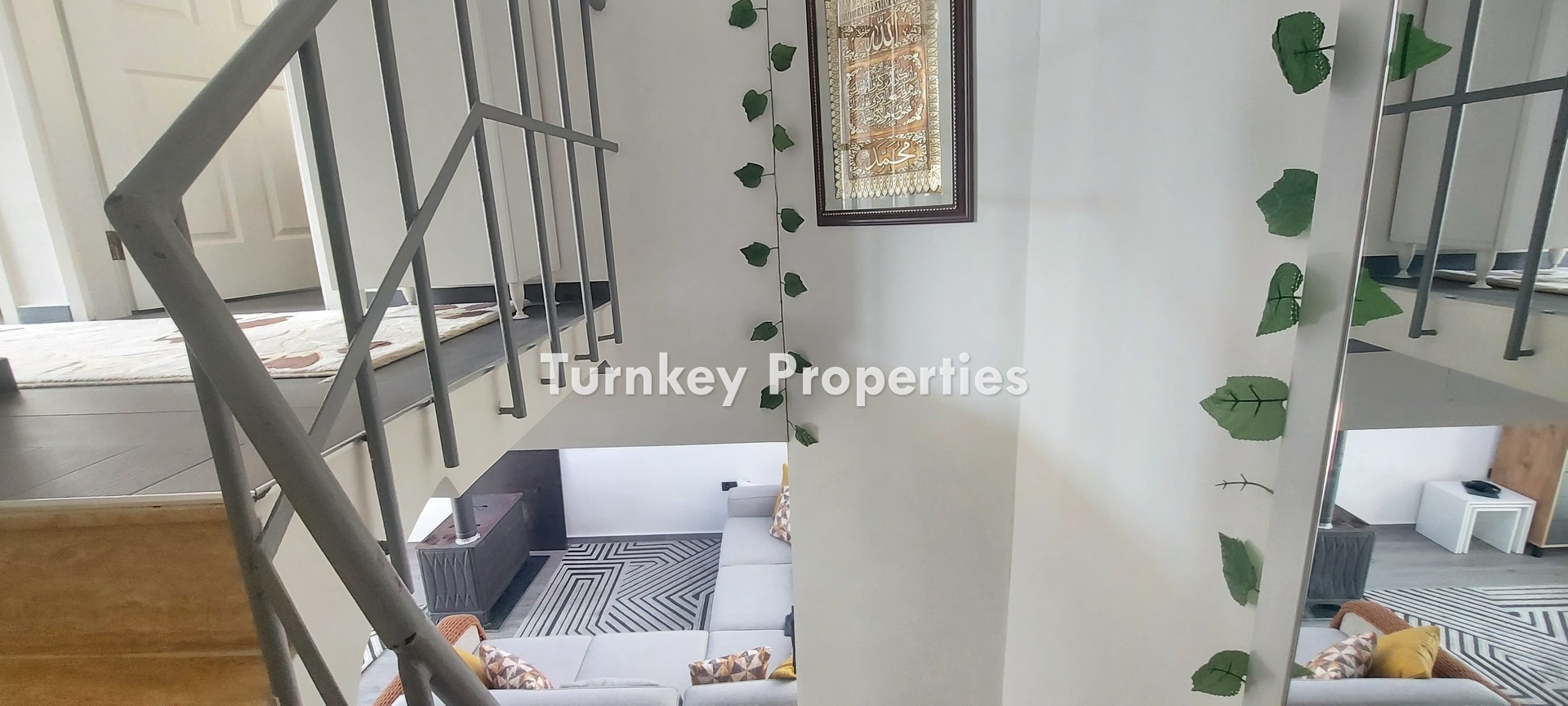 Milas, Boğaziçi’nde Denize Sıfır Site Deniz Manzaralı Satılık Villa