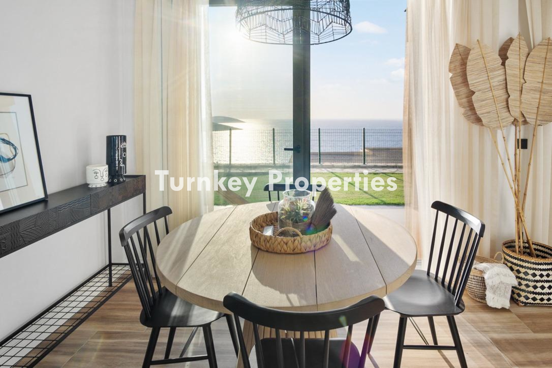 Yalıkavak Sezonluk Kiralık Ev, Denize sıfır konum, Ortak yüzme havuzu