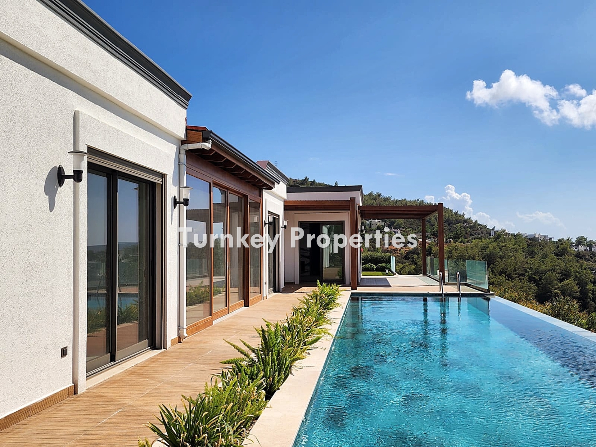 Bodrum Merkez'de Satılık 6+2 Malikane, Deniz ve Kale Manzaralı