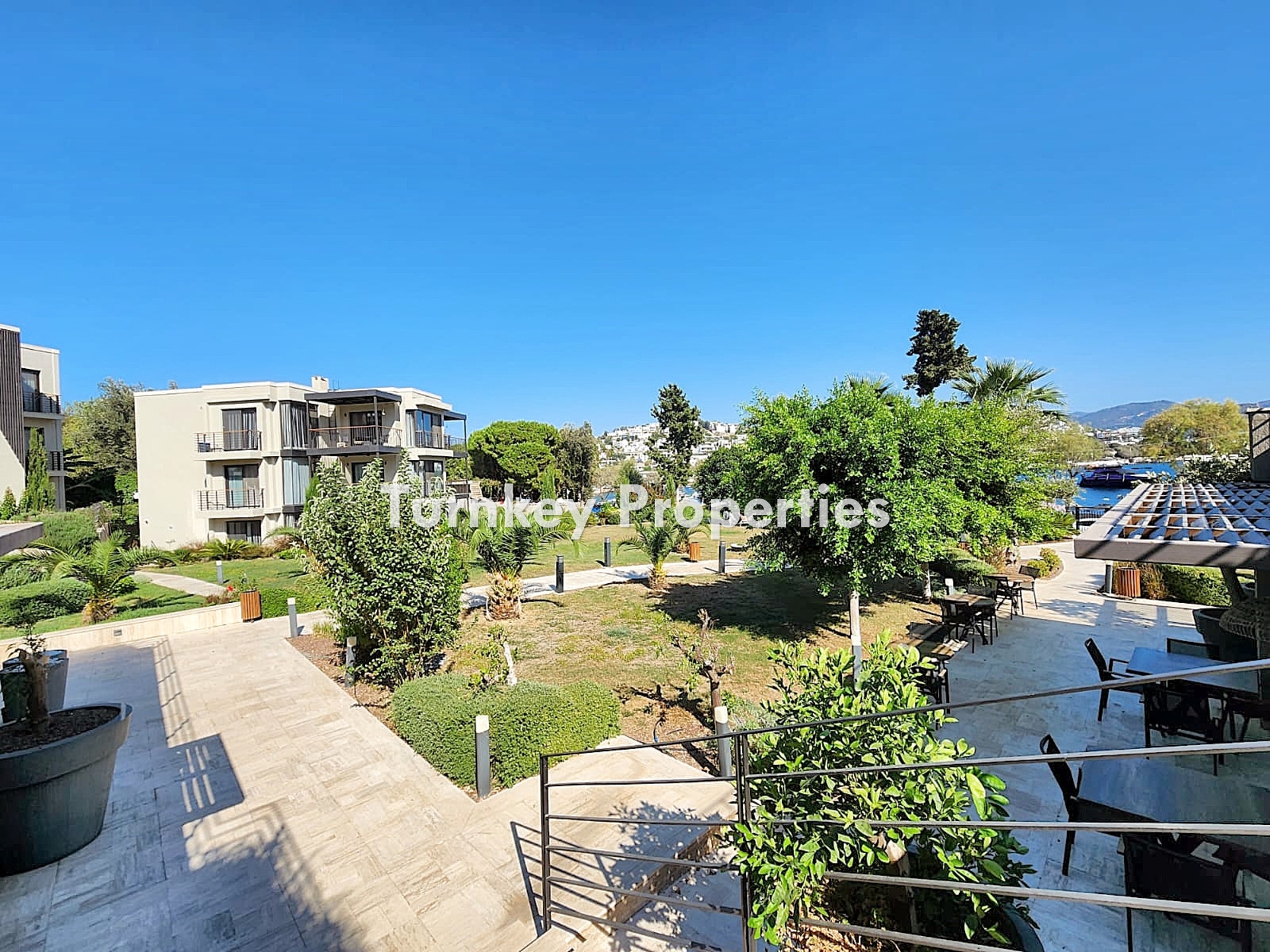 Yalıkavak Küdür Satılık Daire Denize Sıfır Geniş Bahçeli Site