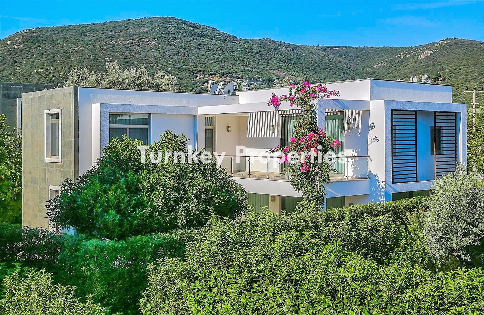 Torba Satılık Villa Denize Sıfır Özel Plajlı Site İçinde Yaşam
