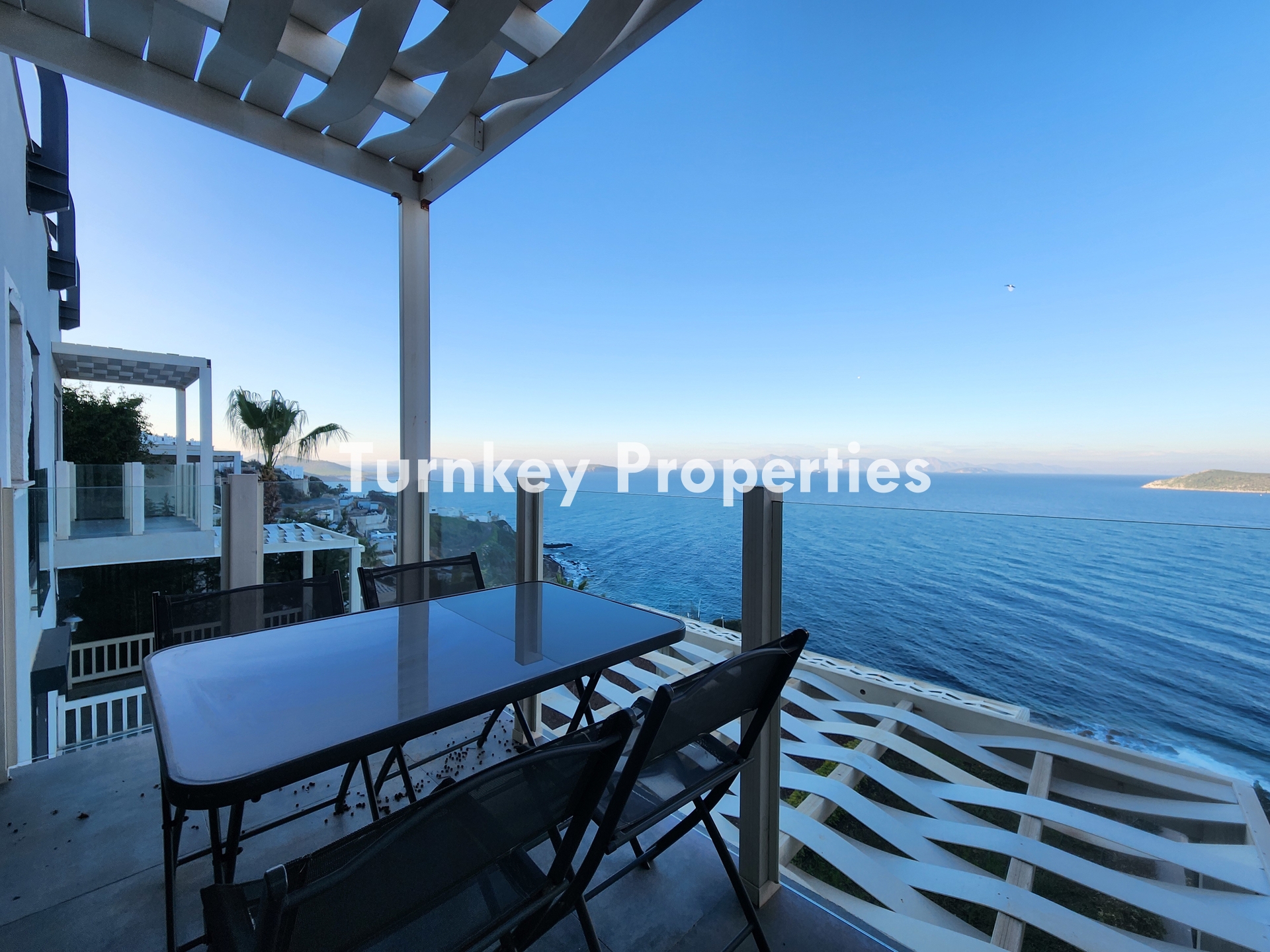 Gümüşlük Koyunbaba’da Deniz Manzaralı Satılık Daire Denize Sıfır