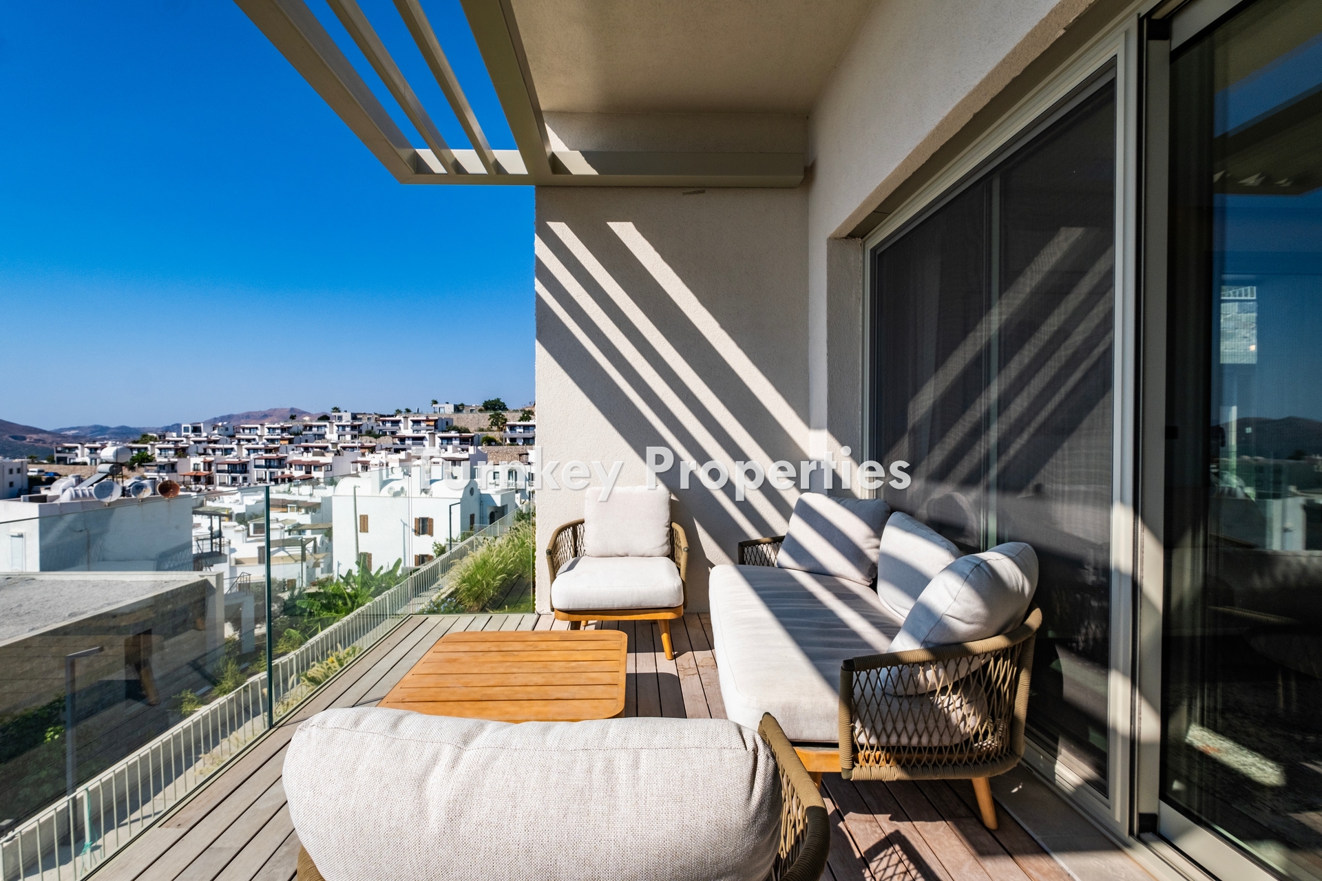 Turgutreis’te Kaliminos ve Marina Manzaralı 3+1 Satılık Daire | Ortak Havuz, Yerden Isıtma, Jeneratör ve Su Deposu Özellikleriyle