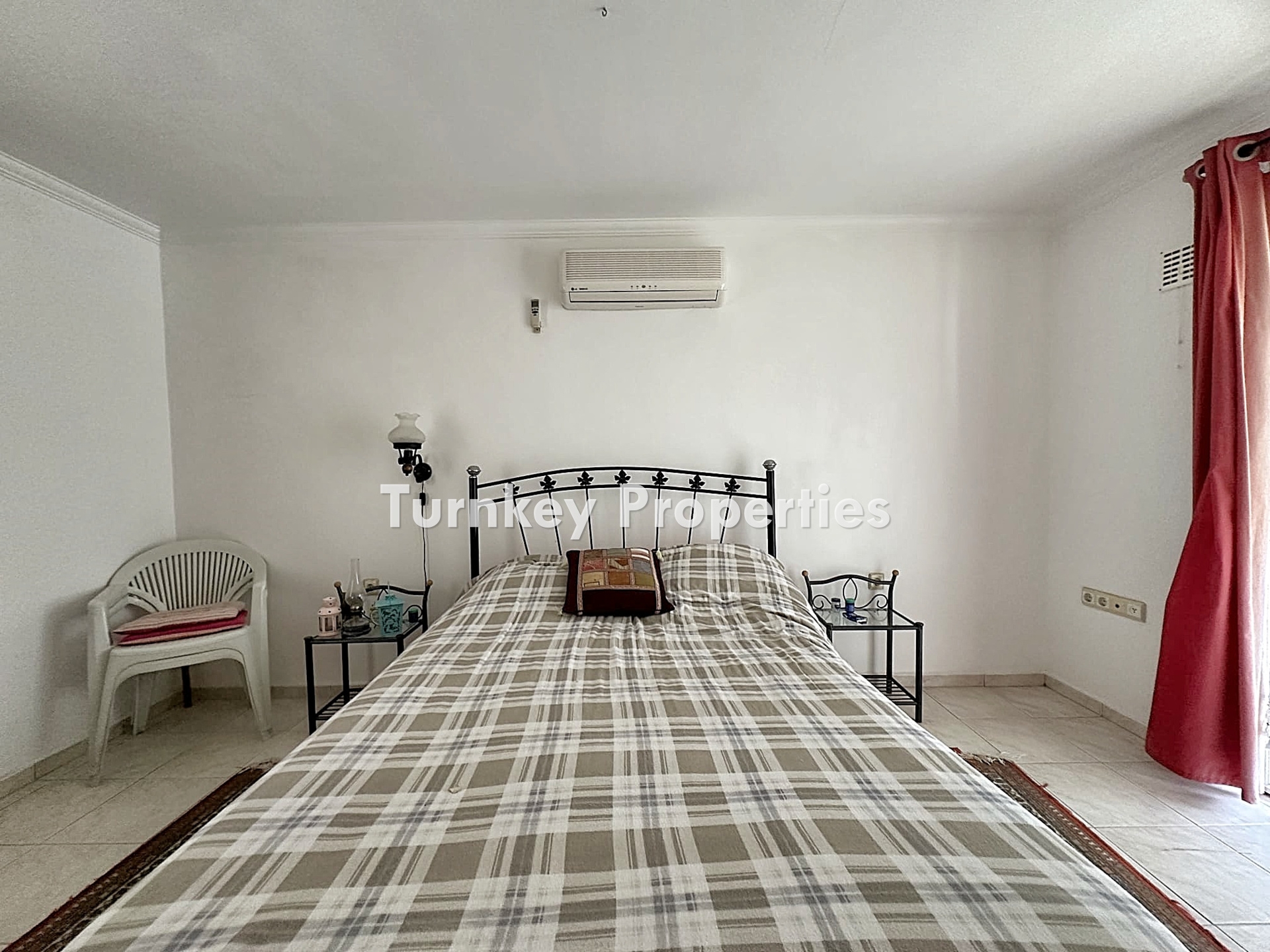 Boğaziçi'nde Satılık 3+1, Geniş Bahçeli Müstakil Villa 