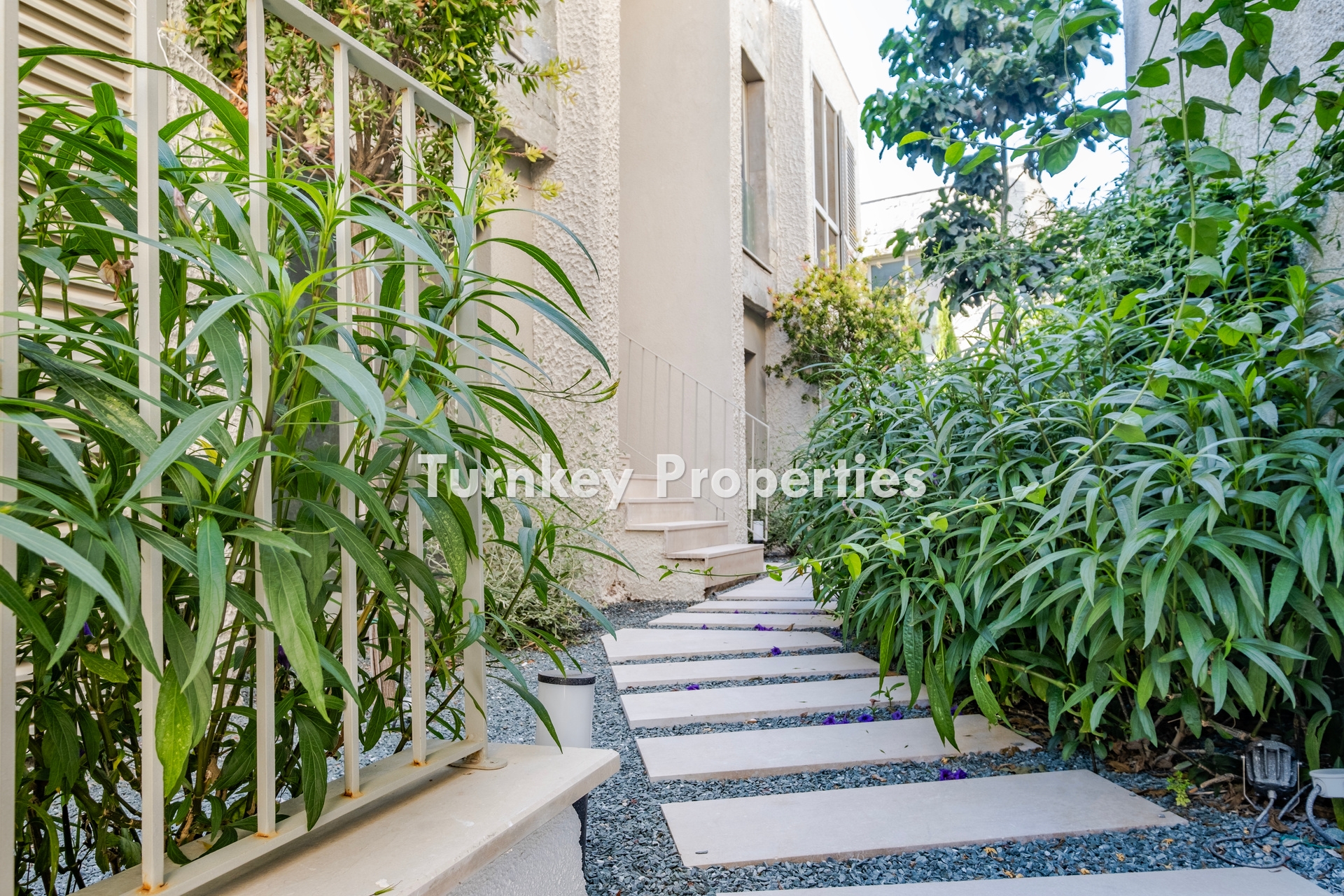 Turgutreis’te Kaliminos ve Marina Manzaralı 3+1 Satılık Daire | Ortak Havuz, Yerden Isıtma, Jeneratör ve Su Deposu Özellikleriyle